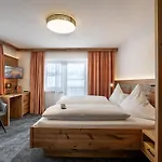 Adelsbergers Bergland Gasthuis 3*